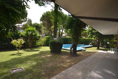 Villa mit Garten und Pool