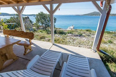 Ferienhaus mit Garten und Meerblick