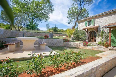 Villa mit Pool und Garten