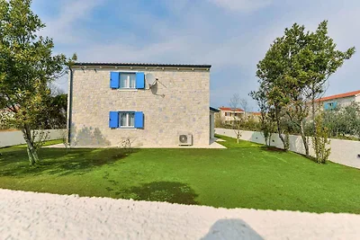 Villa mit Pool und Grill