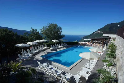 Ferienwohnung mit Seeblick und Pool