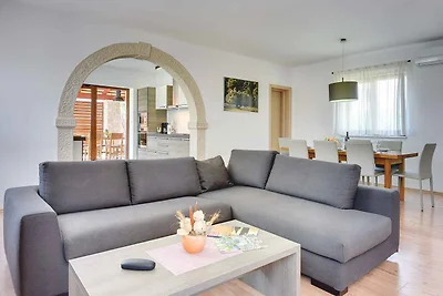 Villa mit Pool und Meerblick