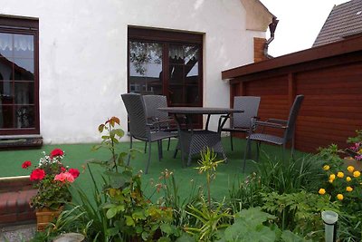 Ferienwohnung mit Terrasse und Garten