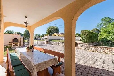 Villa mit Pool und Garten