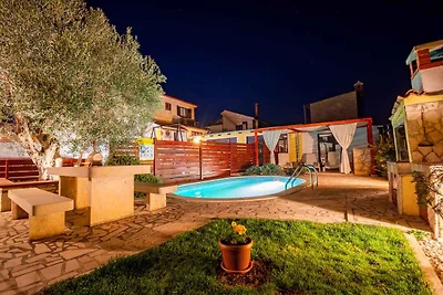 Bungalow mit Aussenpool