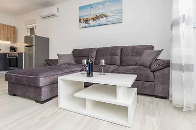 Ferienwohnung mit Klimaanlage und Balkon