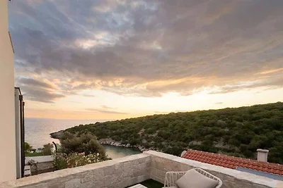 Villa mit Pool und Panoramablick