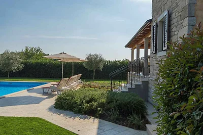 Villa mit Pool und Klimaanlage