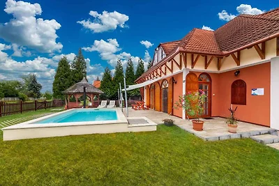 Ferienhaus mit Aussenpool und Klimaanlage