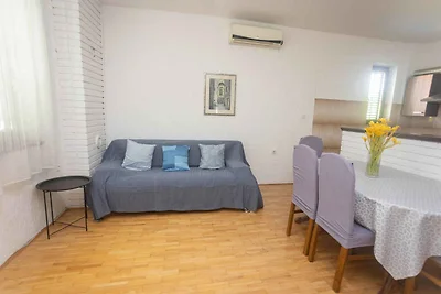 Ferienwohnung mit Klimaanlage und Balkon