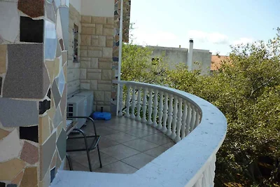 Studio mit Klimaanlage und Balkon