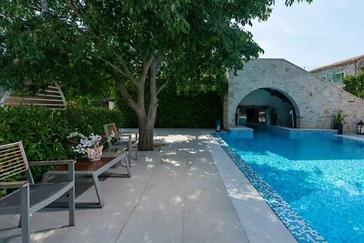 Villa mit beheiztem Pool, Whirlpool und Sauna