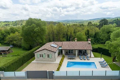 Villa mit Swimmingpool, Sauna, Whirlpool und