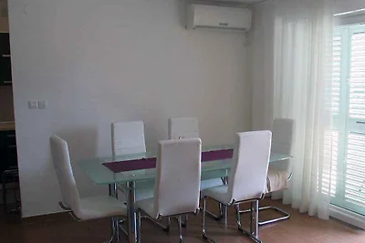 Ferienwohnung modern eingerichtet, mit Klimaa