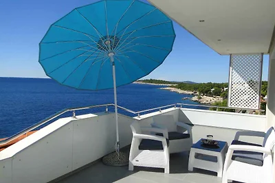 Ferienwohnung mit Pool und Meerblick