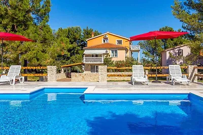 Ferienwohnung mit Pool und Grill