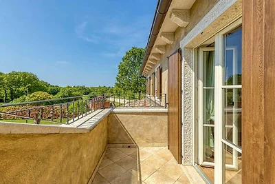 Villa mit Salzwasserpool und Klimaanlage