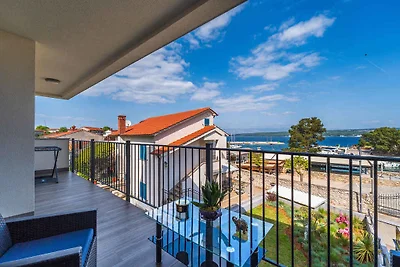 Ferienwohnung mit Balkon und Meerblick