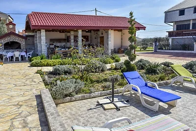 Ferienhaus mit Pool und Grill