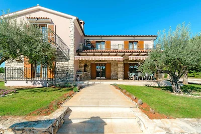 Villa mit Pool und Klimaanlage