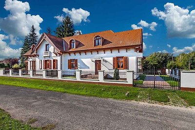 Ferienhaus Mit schöner Einrichtung, Pool,