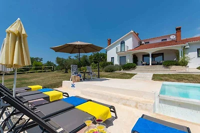 Villa mit Terrasse, Klima und Pool