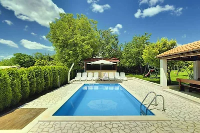 Ferienhaus mit Pool und Klimaanlage
