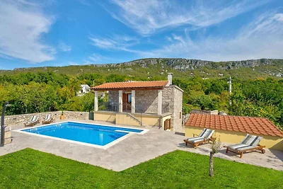 Ferienhaus mit Pool und Klimaanlage