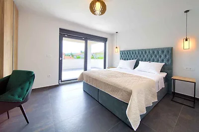 Villa nur 200 m vom Zentrum entfernt