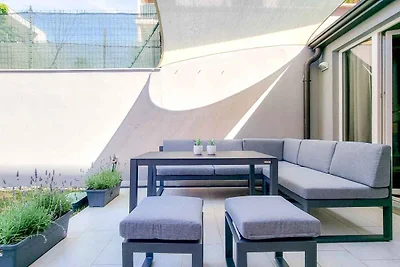 Ferienwohnung mit einer mit Tisch, Stühlen un