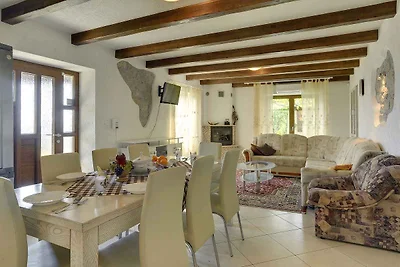 Villa mit Pool und Panoramablick