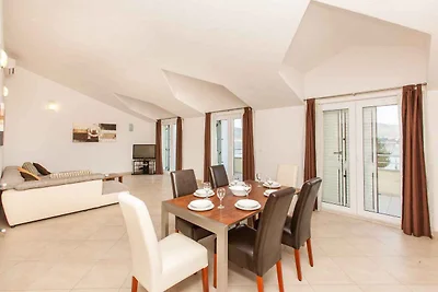 Appartamento Vacanza con famiglia Okrug Gornji