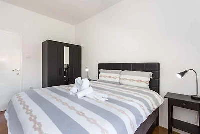 Ferienwohnung mit Balkon und Klimaanlage