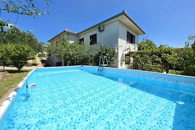 Ferienwohnung mit Montagepool und Grill