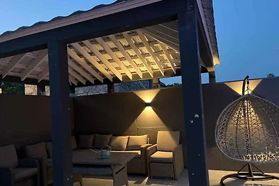 Ferienhaus Mit Terasse und Pool