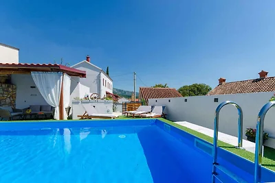 Ferienhaus mit Klimaanlage und Aussenpool