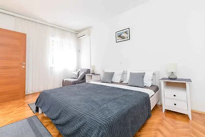 Ferienwohnung mit Klimaanlage und Terrasse