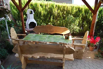 Ferienhaus mit Balkon und Klimaanlage
