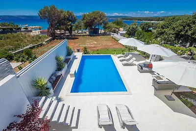 Villa mit Meerblick und Pool