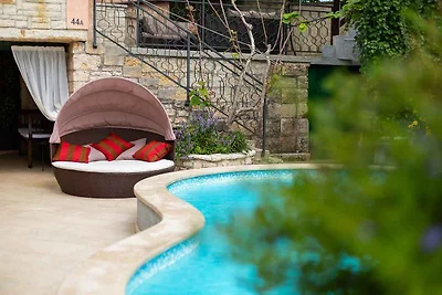 Villa mit Schwimmbad und Klimaanlage