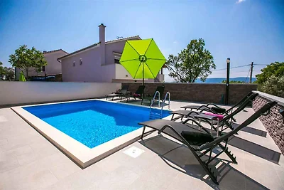 Ferienhaus mit Pool und Klimaanlage