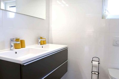 Ferienwohnung modern eingerichtet, mit einem