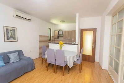 Ferienwohnung mit Klimaanlage und Balkon