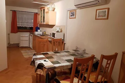 Ferienwohnung mit Gartenpavillon und Grill