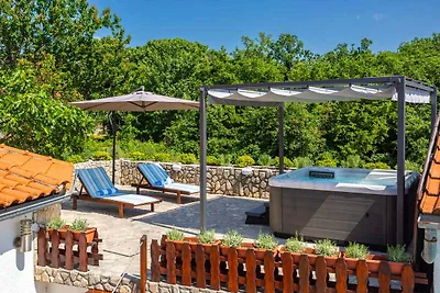 Villa mit Whirlpool und Pool