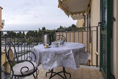 Studio mit Klimaanlage und Balkon