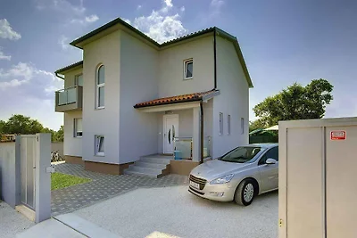 Villa mit Pool und Klimaanlage
