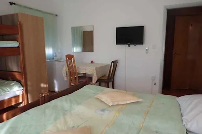 Ferienwohnung mit Terrasse und Klimaanage
