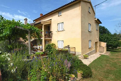 Ferienwohnung mit Terrasse und Grill