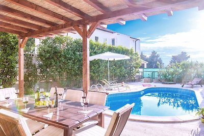 Villa mit Meerblick und Pool